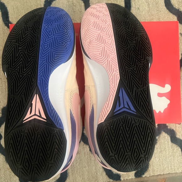 Nike basketball Pink and Blue Sneakers - Picture 4 of 4